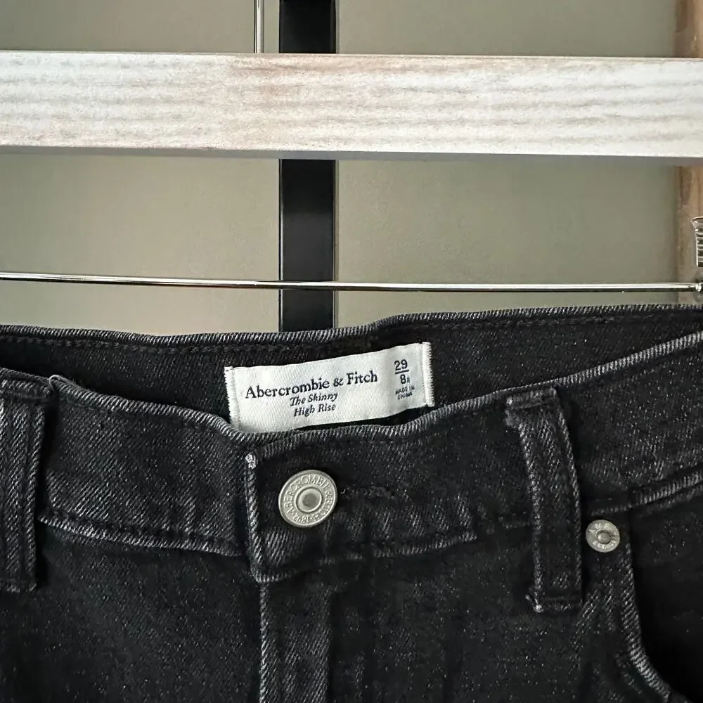 Abercrombie High Rise Skinny Jean with Slit - Washed Black - 8 R